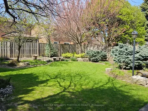 4 Neiltree Court Toronto ON M9C 5C3