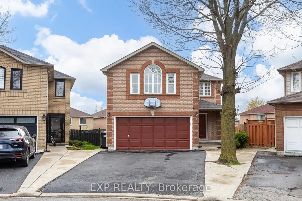 7 Flaming Oak Court Brampton ON L6Y 4G5