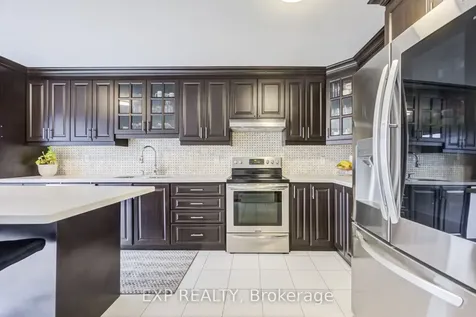 7 Flaming Oak Court Brampton ON L6Y 4G5