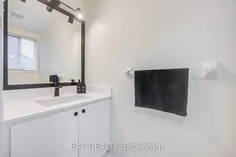 7 Flaming Oak Court Brampton ON L6Y 4G5