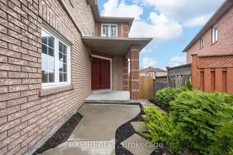 7 Flaming Oak Court Brampton ON L6Y 4G5