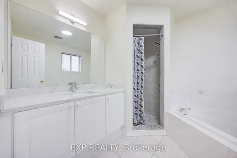 7 Flaming Oak Court Brampton ON L6Y 4G5