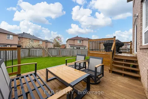 7 Flaming Oak Court Brampton ON L6Y 4G5