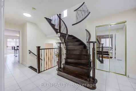 7 Flaming Oak Court Brampton ON L6Y 4G5