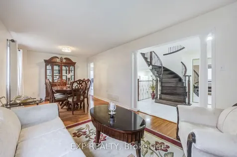 7 Flaming Oak Court Brampton ON L6Y 4G5