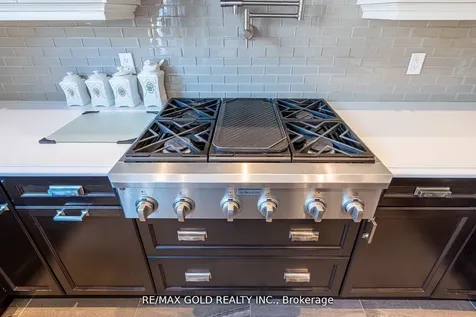 10 Spokanne Street Brampton ON L6R 4A2