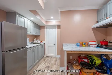 10 Spokanne Street Brampton ON L6R 4A2