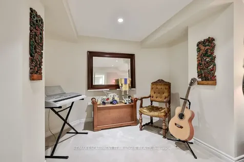 2485 Newport Street Burlington ON L7M 3X7