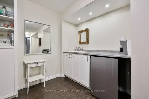 2485 Newport Street Burlington ON L7M 3X7