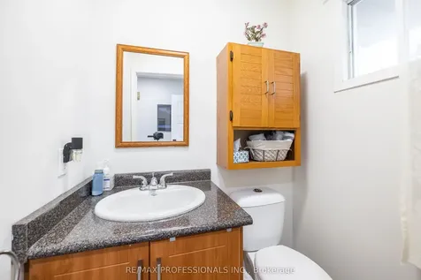 698 Galloway Crescent Mississauga ON L5C 3W1