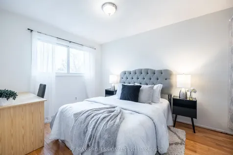 698 Galloway Crescent Mississauga ON L5C 3W1