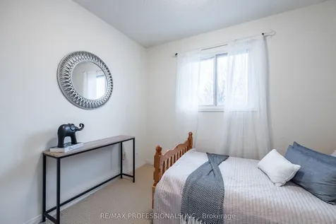 698 Galloway Crescent Mississauga ON L5C 3W1