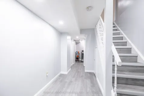 698 Galloway Crescent Mississauga ON L5C 3W1
