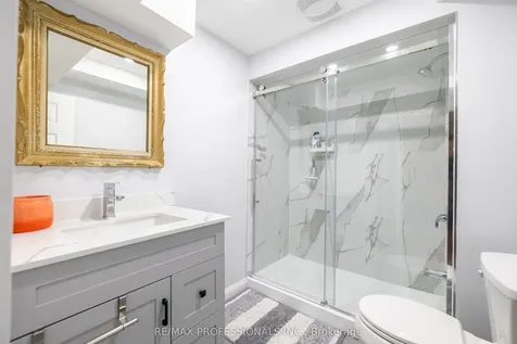 698 Galloway Crescent Mississauga ON L5C 3W1