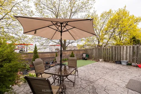 698 Galloway Crescent Mississauga ON L5C 3W1