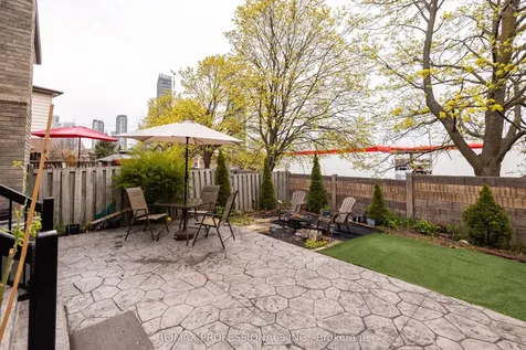 698 Galloway Crescent Mississauga ON L5C 3W1