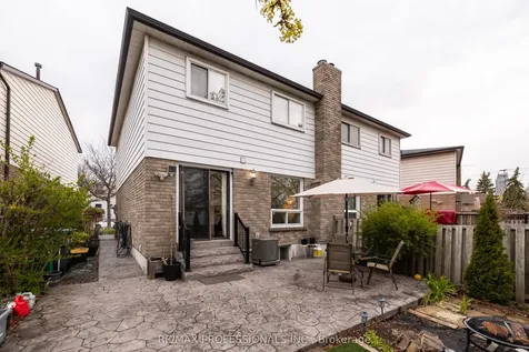 698 Galloway Crescent Mississauga ON L5C 3W1
