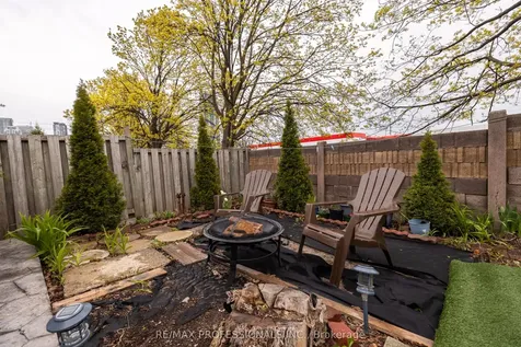 698 Galloway Crescent Mississauga ON L5C 3W1