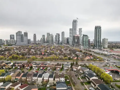 698 Galloway Crescent Mississauga ON L5C 3W1