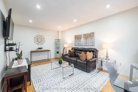 698 Galloway Crescent Mississauga ON L5C 3W1