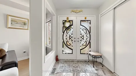6406 Sapling Trail Mississauga ON L5N 7A4
