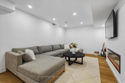 2347 Hollybrook Drive Oakville ON L6M 4T6