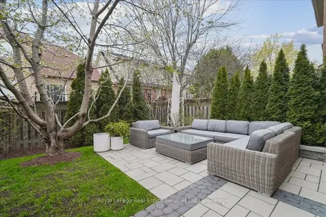 2347 Hollybrook Drive Oakville ON L6M 4T6