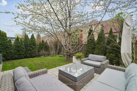 2347 Hollybrook Drive Oakville ON L6M 4T6