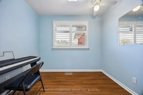 40 Amaron Avenue Toronto ON M9V 1Z1