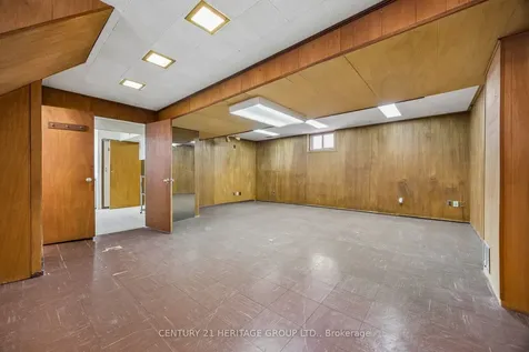 40 Amaron Avenue Toronto ON M9V 1Z1