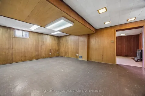 40 Amaron Avenue Toronto ON M9V 1Z1