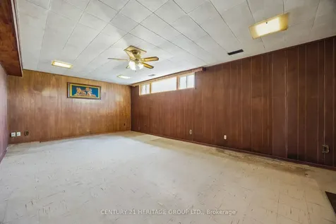 40 Amaron Avenue Toronto ON M9V 1Z1