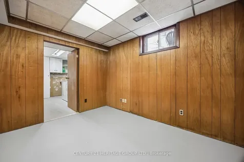 40 Amaron Avenue Toronto ON M9V 1Z1