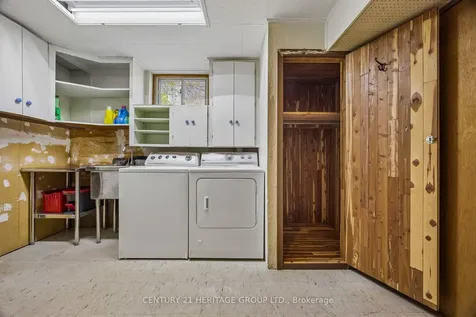 40 Amaron Avenue Toronto ON M9V 1Z1