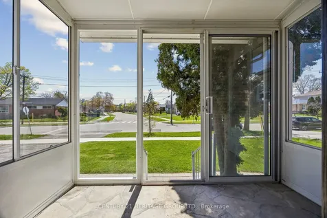 40 Amaron Avenue Toronto ON M9V 1Z1