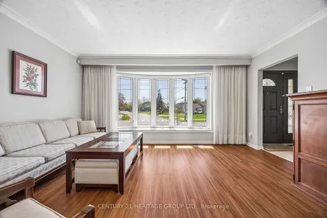 40 Amaron Avenue Toronto ON M9V 1Z1