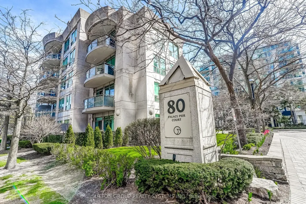 80 Palace Pier Court Toronto ON M8V 4C1
