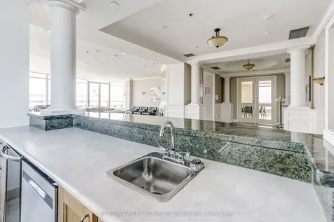 80 Palace Pier Court Toronto ON M8V 4C1