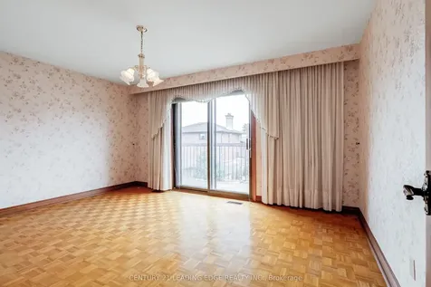 704 Hillman Crescent Mississauga ON L4Y 2J2