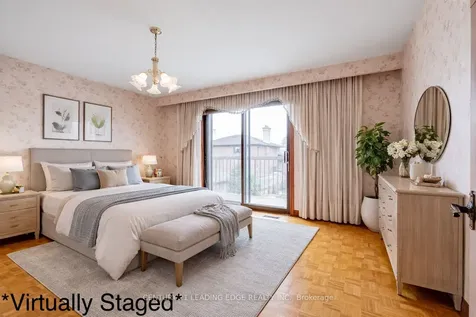 704 Hillman Crescent Mississauga ON L4Y 2J2