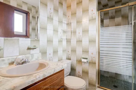 704 Hillman Crescent Mississauga ON L4Y 2J2