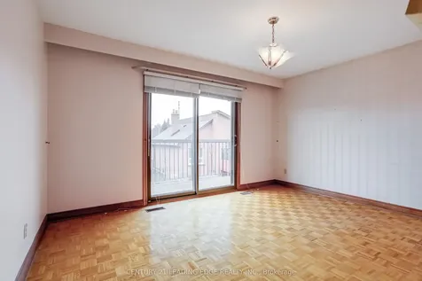 704 Hillman Crescent Mississauga ON L4Y 2J2