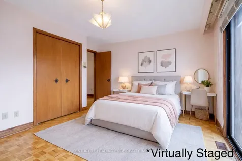 704 Hillman Crescent Mississauga ON L4Y 2J2