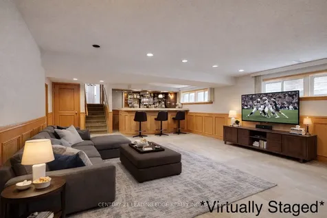 704 Hillman Crescent Mississauga ON L4Y 2J2