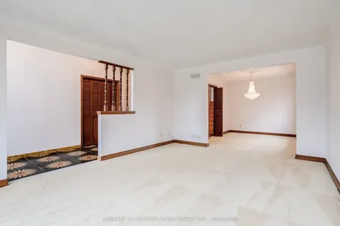 704 Hillman Crescent Mississauga ON L4Y 2J2