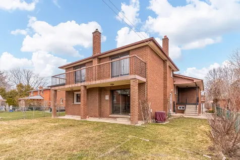 704 Hillman Crescent Mississauga ON L4Y 2J2