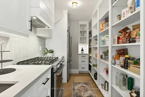 6472 Mcniven Court Burlington ON L7P 0K7