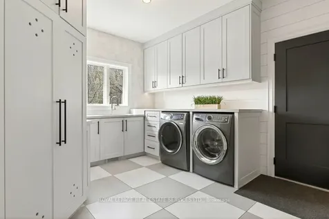6472 Mcniven Court Burlington ON L7P 0K7