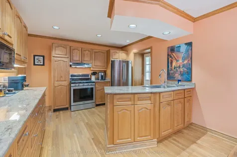 8 Queen Street Halton Hills ON L7G 2E4