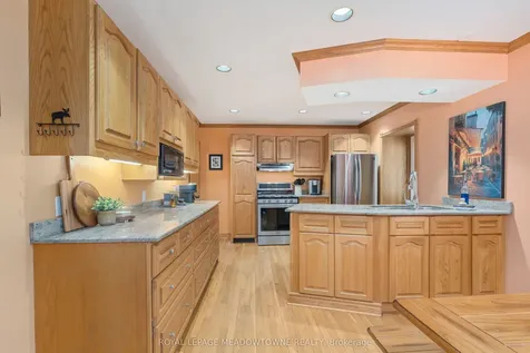 8 Queen Street Halton Hills ON L7G 2E4